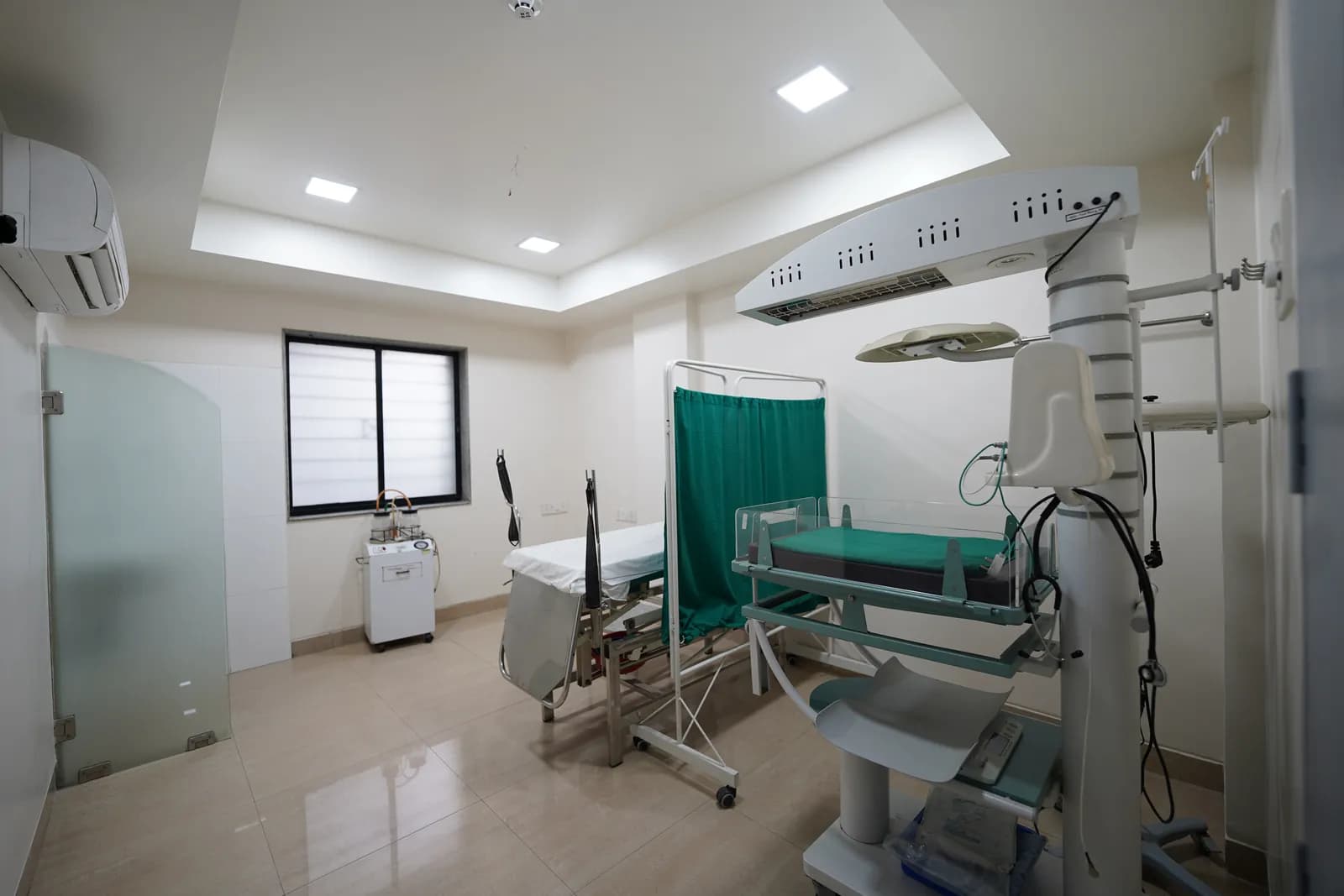 Procedure room with equipment